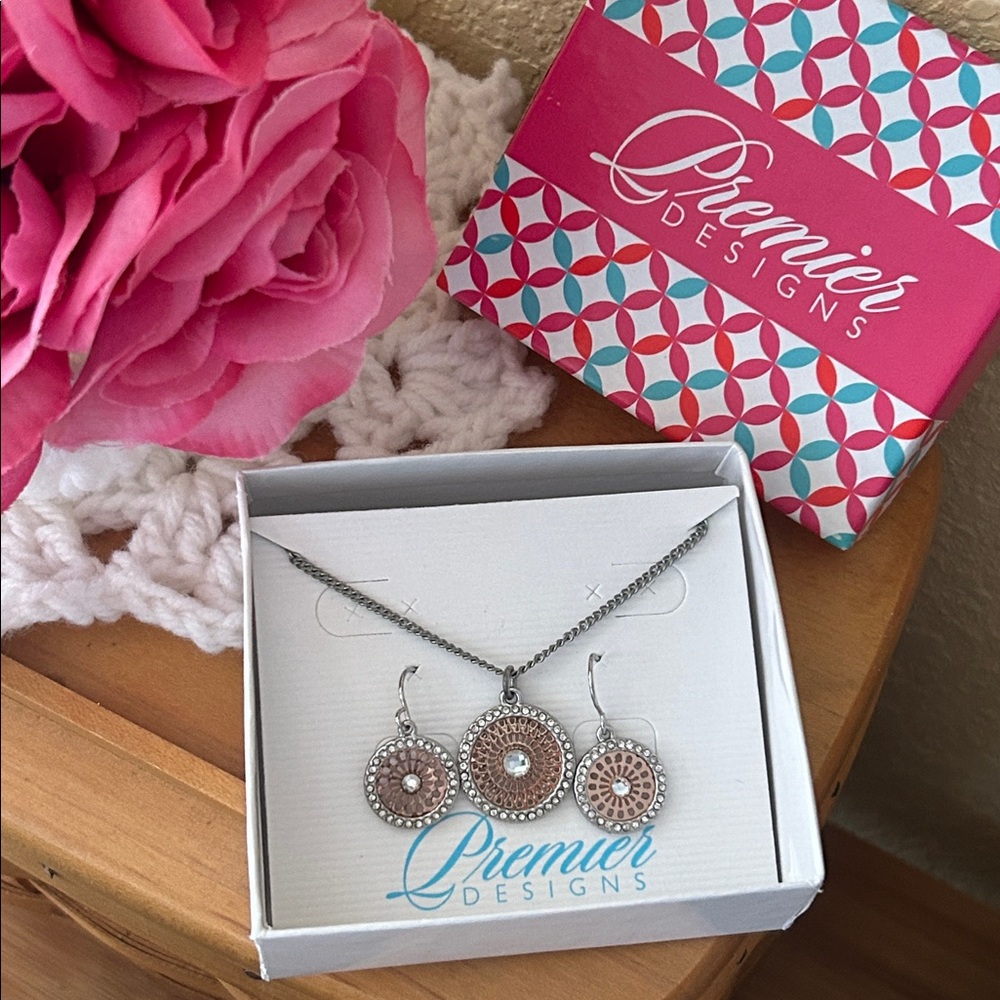 Premier Designs Silver and Gold Necklace Set